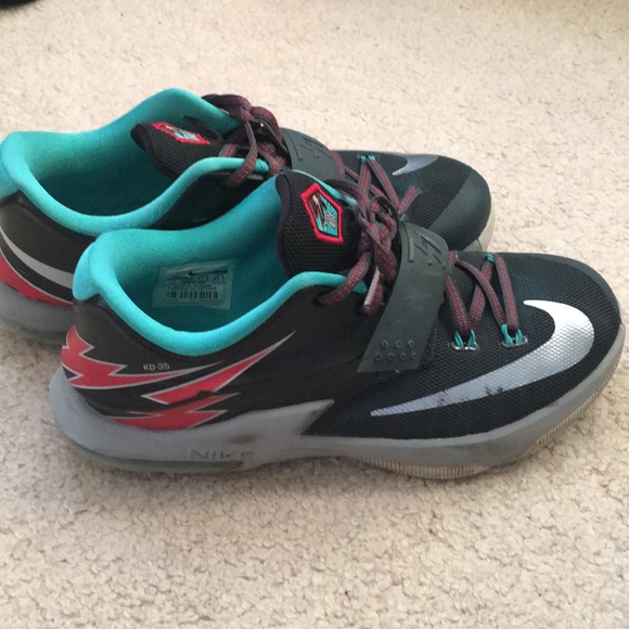 Keivn Durant Sneakers - Picture 2 of 7